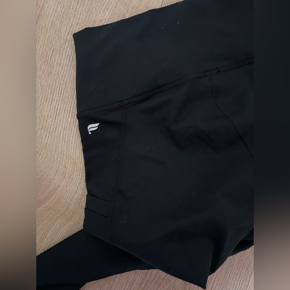 Fabletics women’s capri Black Leggings with mesh details and pockets